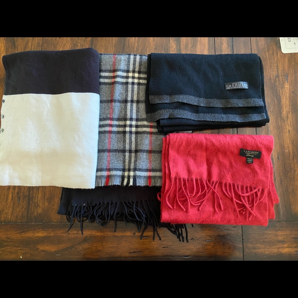 Scarves and hats set